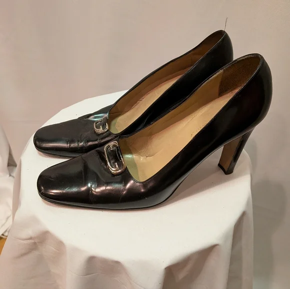 Gucci Classic Black Leather Women's Heels with Metal Accent - Picture 1 of 10